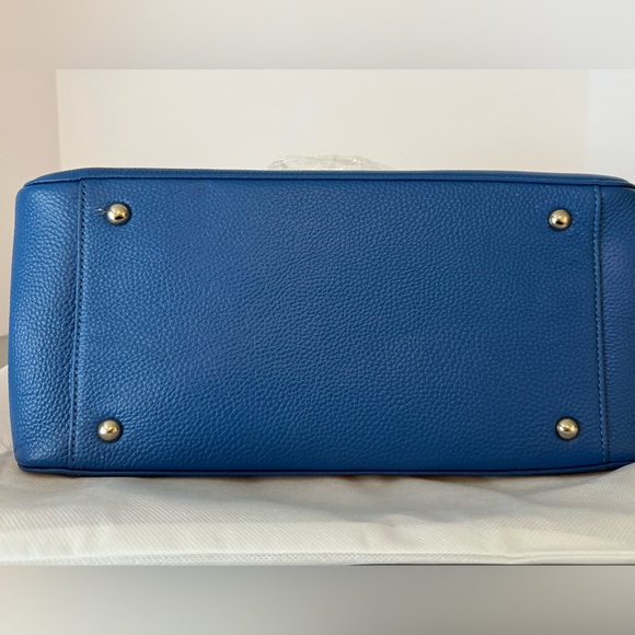 New Tauntus Greek Life a Zeta Phi Beta Sorority (ΖΦΒ) Blue & White Leather Tote - Picture 4 of 7